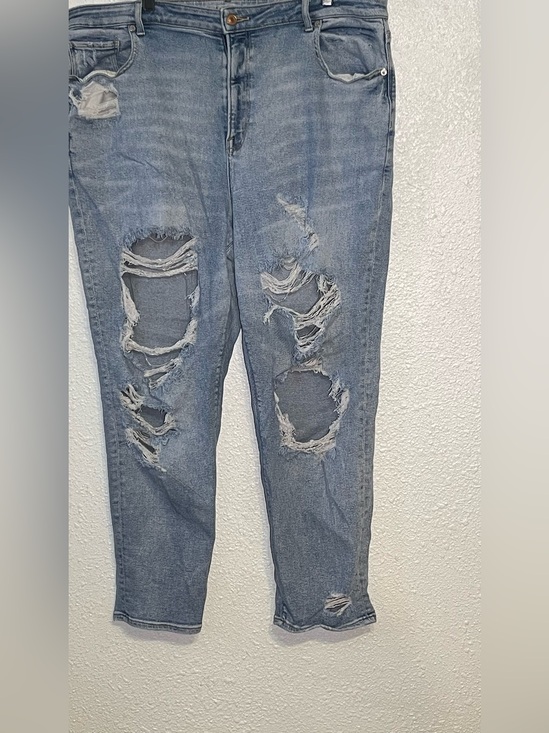 American Eagle Outfitters Denim - American eagle women’s Light Blue Distressed Women's stretchy Jeans size 20